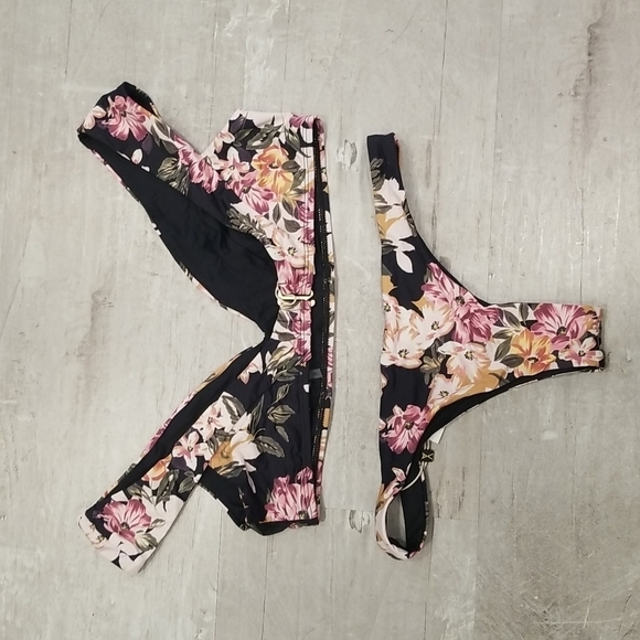 💕VITAMIN A💕 Bikini Capri Top + Rosie Cheeky Bottom Ambrosia Floral 10 L NWT - Picture 14 of 16